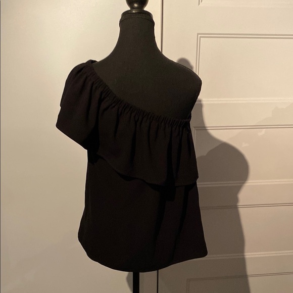 Black Asymmetrical Ruffled Sleeveless Top - Picture 4 of 6
